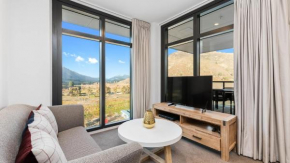 Stylish Top Floor 2 Bedroom Apartment